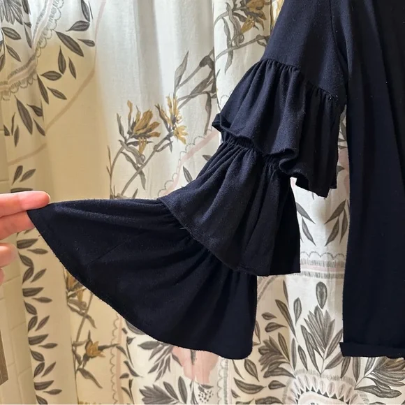 Banana Republic navy ruffle sleeve shirt XL - Picture 3 of 4